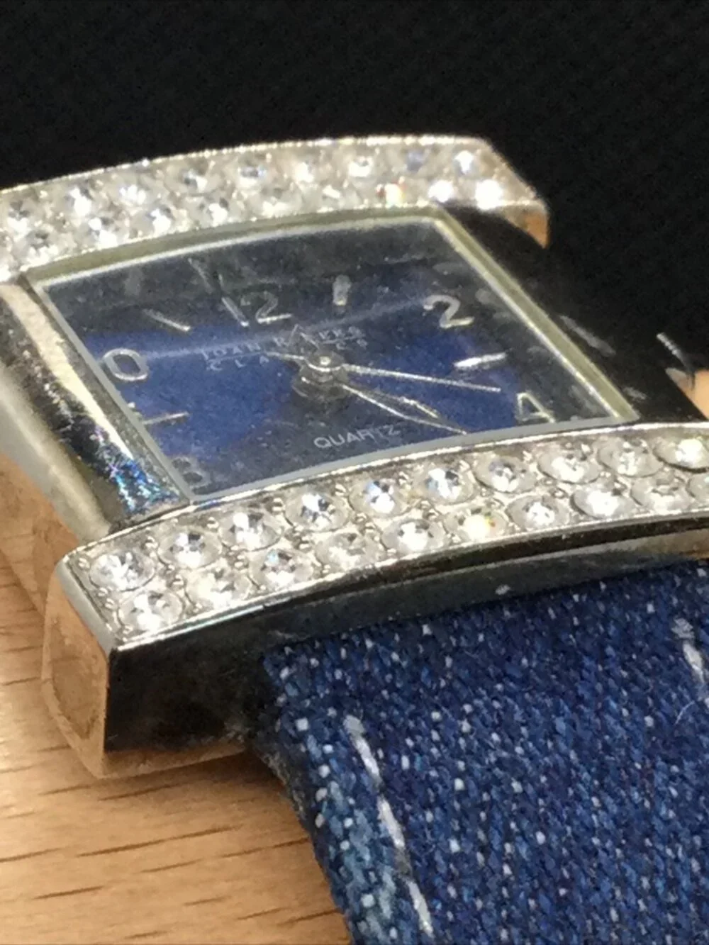 Vintage Joan Rivers Classic Ladies Watch 6.5” Blue Denim Band 23.0mm Case